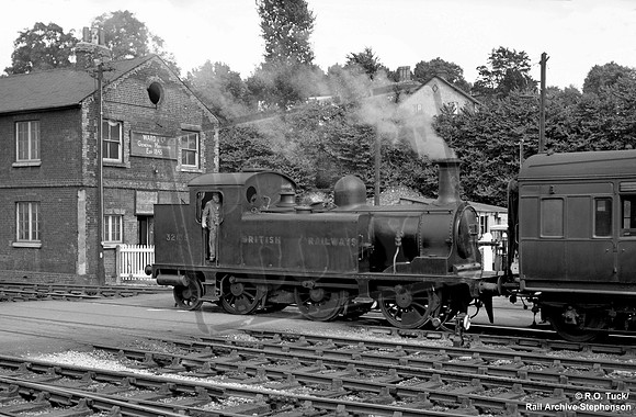 32135 1952-08-14 Exeter St Davids station