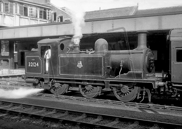 32124 1950s Exeter Central