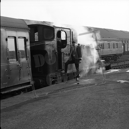 145x 1960s Gloucester Central Probably with the Chalford auto train-ROneg-1502-608