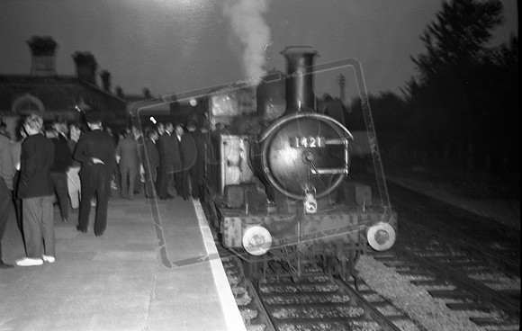 1421 1962 Marlow last train on branch-ROneg-1810-303