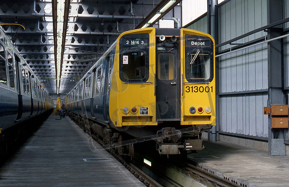 EMU 313001 1979-03-17 Hornsey