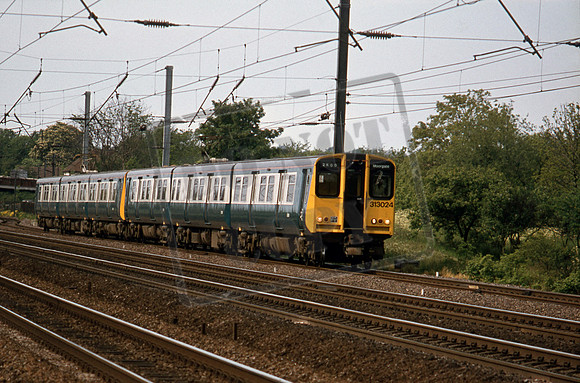 EMU 313024 1977-06-01 Near Brookmans Park