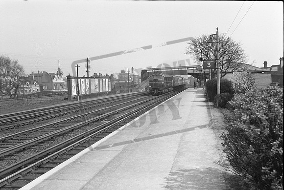 10000 or 10001 1950s SR Raynes Park SR on the down fast on Pullman-ROneg-016