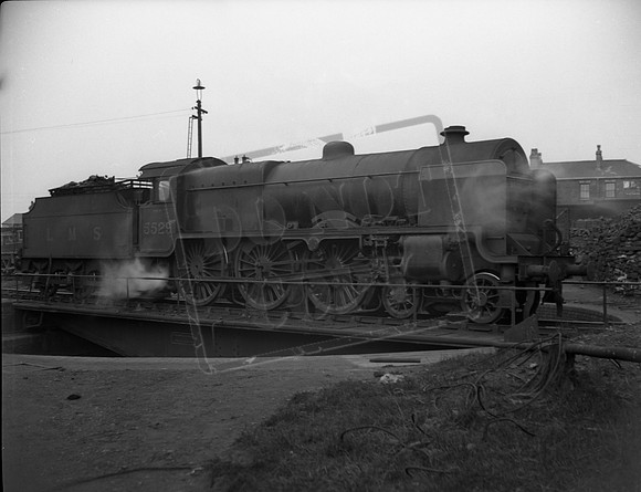 5529 1946-03-02 Aston-ROneg-1712-039