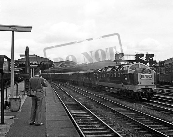 D9010 1962-09 York-ROneg-112
