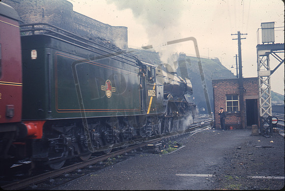 60052 1965-06-05 Edinburgh Waverley station-ROS-1368-013a