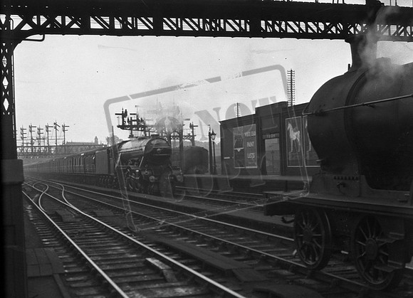 LNER 4476 1930s York on Flying Scotsman-ROneg-232