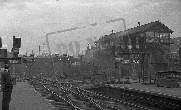 60046 Kings Cross 1958-09-ROneg026-3