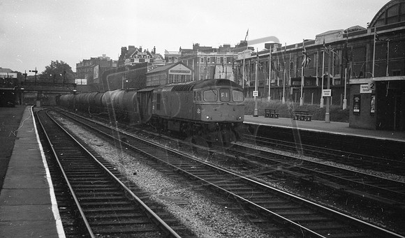 6572 1970-06-24 Kensington on northbound oil train-ROneg-037