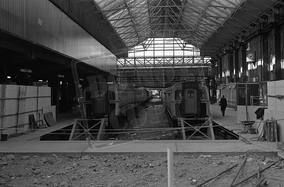 EMU 7777 7762 1970s London Victoria-ROneg-1612-549
