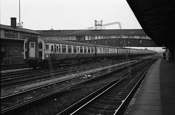 EMU 3012 1970s Clapham Junction-ROneg-1704-053