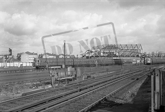 EMU 1970s Clapham Junction-ROneg-1704-033