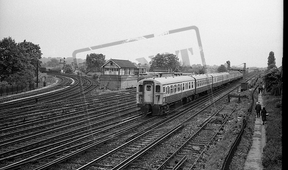 EMU 7808 1972-06-01 Wimbledon 16.50 to Waterloo-ROneg-1510-009