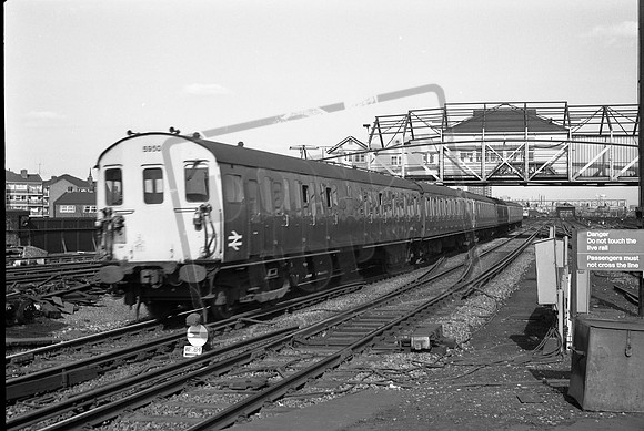 EMU 5950 1970s Clapham Junction-ROneg-1704-030