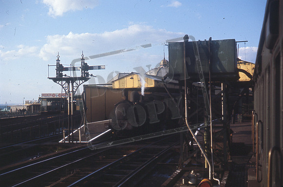 IOW 1964-10 Ryde Pier Head station-ROS-1370-019d