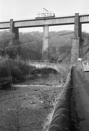 EM1 1973-08-19 Broadbottom viaduct-ROSneg-907