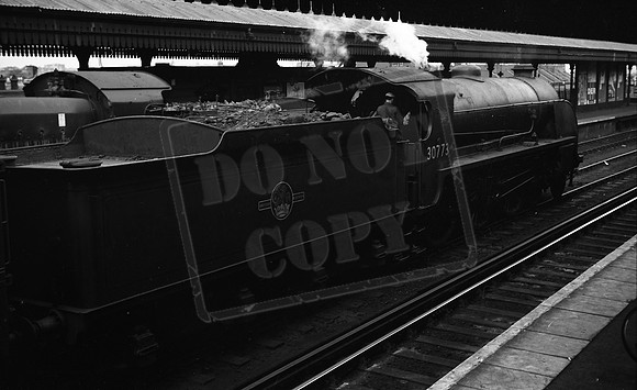 30773 1961-08-25 Clapham Junction-ROneg-1406-072