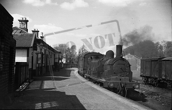 55203 1950s Beith station-ROneg-1806-189