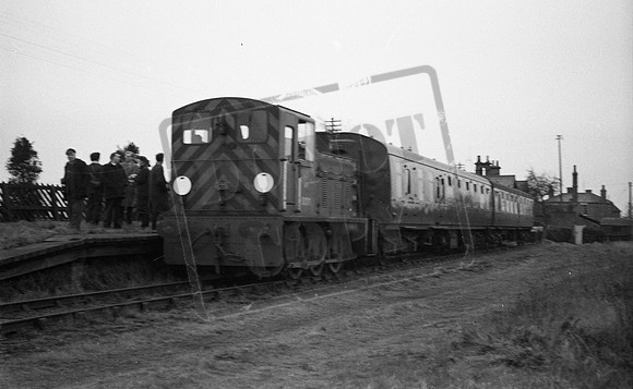 D2111 1965-01-09 Cliff Common station, Derwent Valley Light Railway-ROneg-1308-416