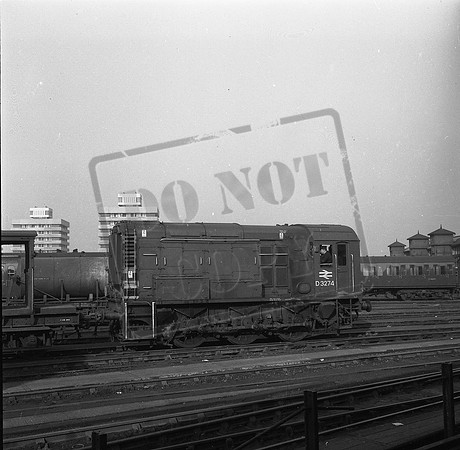 Newton Rings D3274 1969c Clapham Junction-ROneg-028