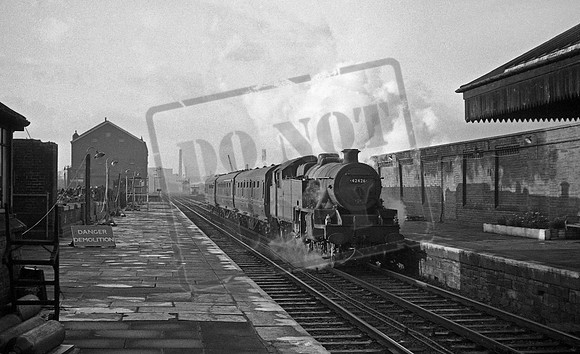 42426 1965-10-15 Moses Gate