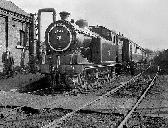 69632 1958-04-27 Hatfield