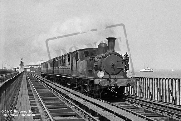 W21 1963-05-26 Ryde Pier Head