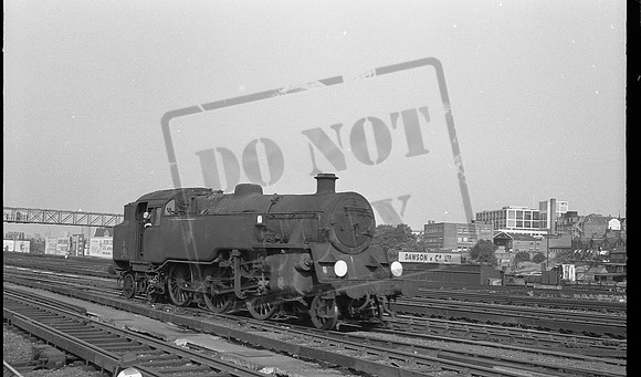 80019 1967-05-16 Clapham Junction-ROneg-087