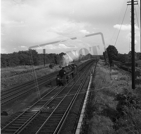 73081 1960s Approaching New Malden -ROneg-022