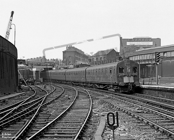EMU 4695 1966-09-03 Clapham Junction