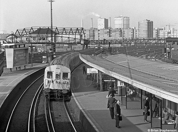 EMU 4366 1969-08 Clapham Junction