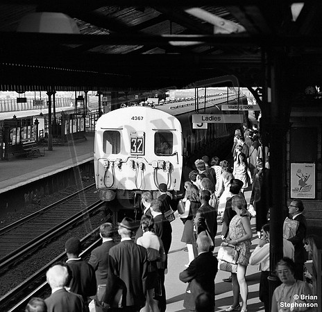 EMU 4367 1969-08 Clapham Junction