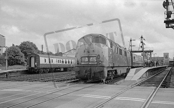 D815 1971-05-29 Exeter St Davids 1208 Penzance Paddington