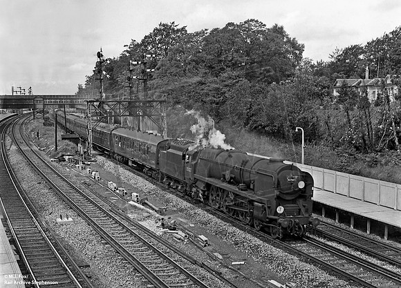 35027 1966-06-11 Farnborough