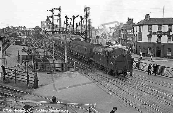 69828 1950s Lincoln Central
