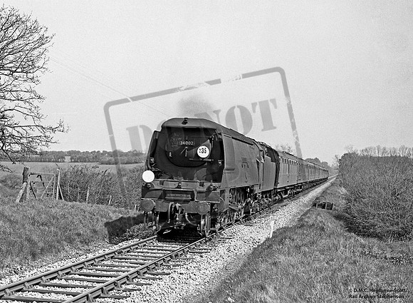 34002 1966-05-01 near Ropley