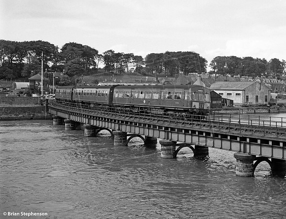 DMU Sc51524 1965-08-28 Guard Bridge