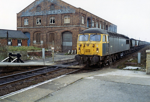 56016 1983-04-07 Worksop station