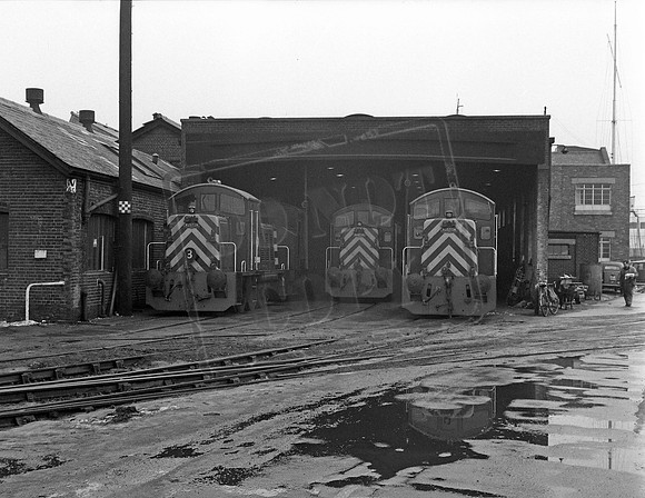 D2990 1963-02 Southampton Docks shed