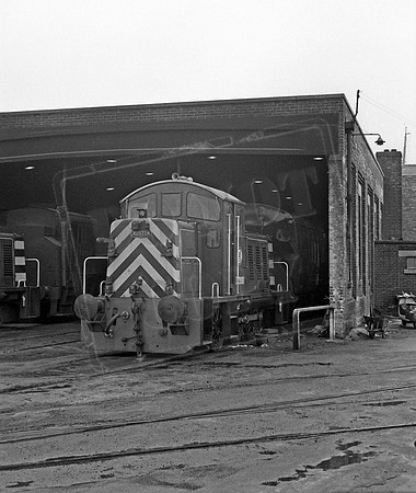 D2991 1963-02 Southampton Docks shed