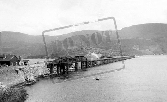 90xx 1950s Barmouth bridge