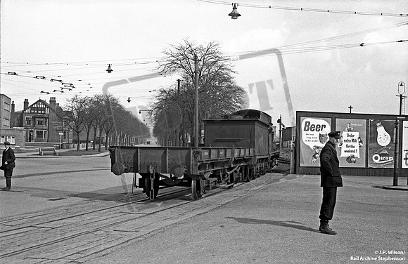 64392 1957-03-13 Nottingham Queens Drive