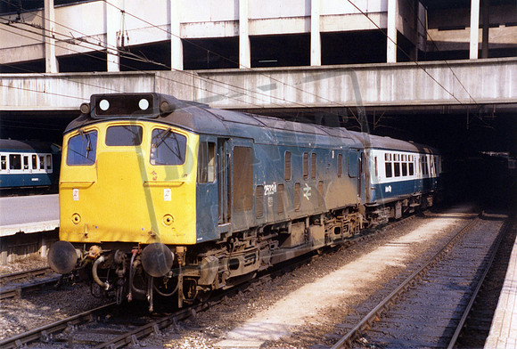 25234 1983-08-19 New Street station