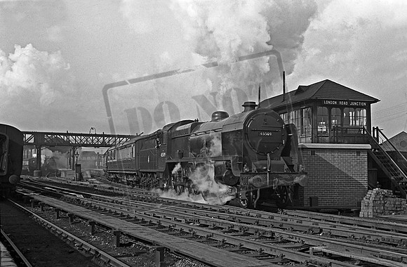 45509 1952-04-23 Derby station