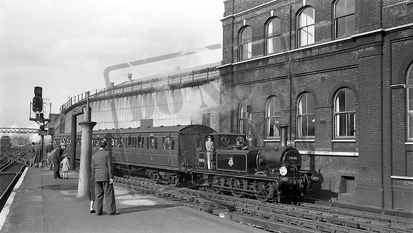 32636 1952-10-15 Brighton