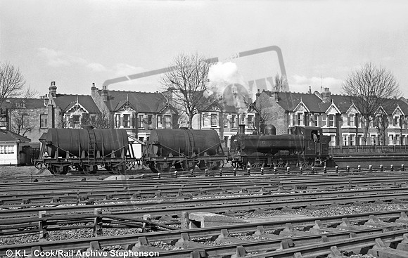 8752 1958-04-12 West Ealing