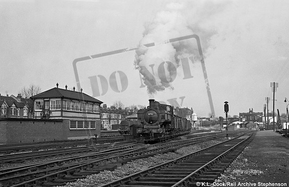8752 1958-04-12 West Ealing