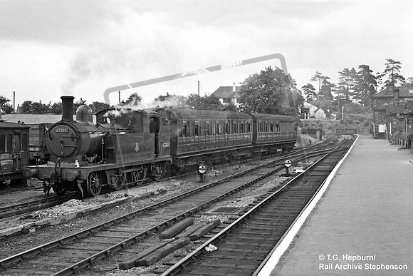 67202 1950s Ongar