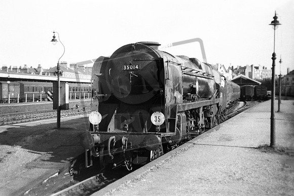 35014 1950s Weymouth station