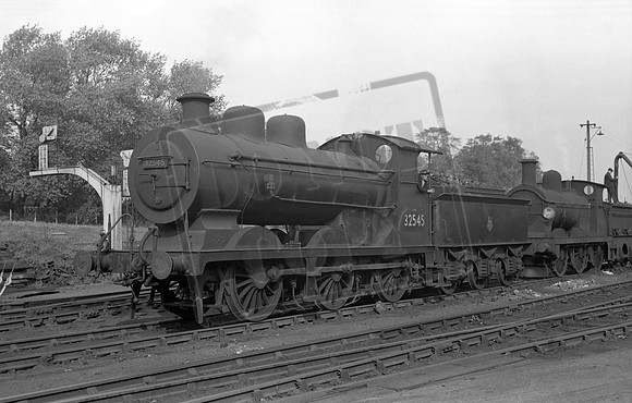 32545 1950s Norwood Junction